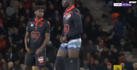 曼联对阵埃弗顿豪取42胜，太妃糖本赛季平均首发年龄最大