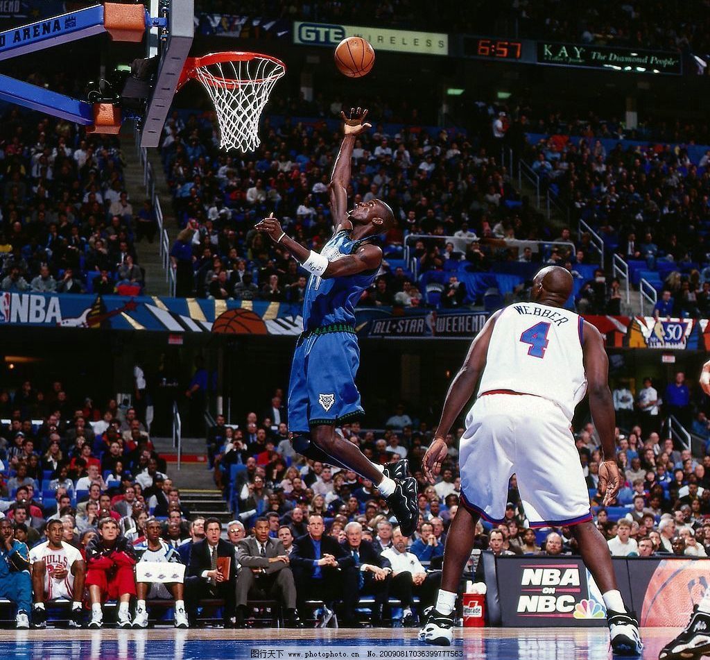 克罗斯谈皇马现状：不要总谈过去，我不需要别人说我想你（克罗斯谈皇马：专注当下，别总怀旧；我不需要别人对我说“想你”）