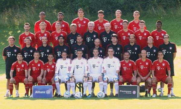 米体：斯帕莱蒂考虑放弃无锋阵，重新启用2名进攻中场+1名中锋（米体：斯帕莱蒂或放弃无锋战术，改用两名进攻中场搭配一名中锋）