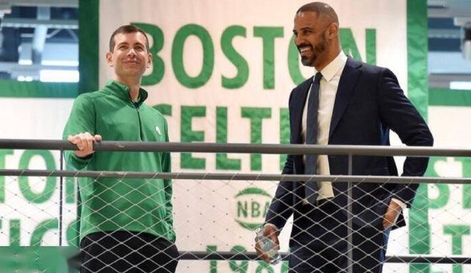 TA：亚马尔踢10号位表现出色，让弗里克排阵有了更多选择（TA：亚马尔司职10号位表现惊艳，弗里克排兵布阵选择更充裕）