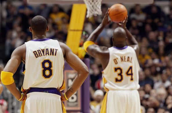 曼联主场迎战西汉姆联，两队均形势不佳，曼联有望取胜。（曼联坐镇老特拉福德迎战西汉姆，双方状态低迷，红魔更被看好取三分。）