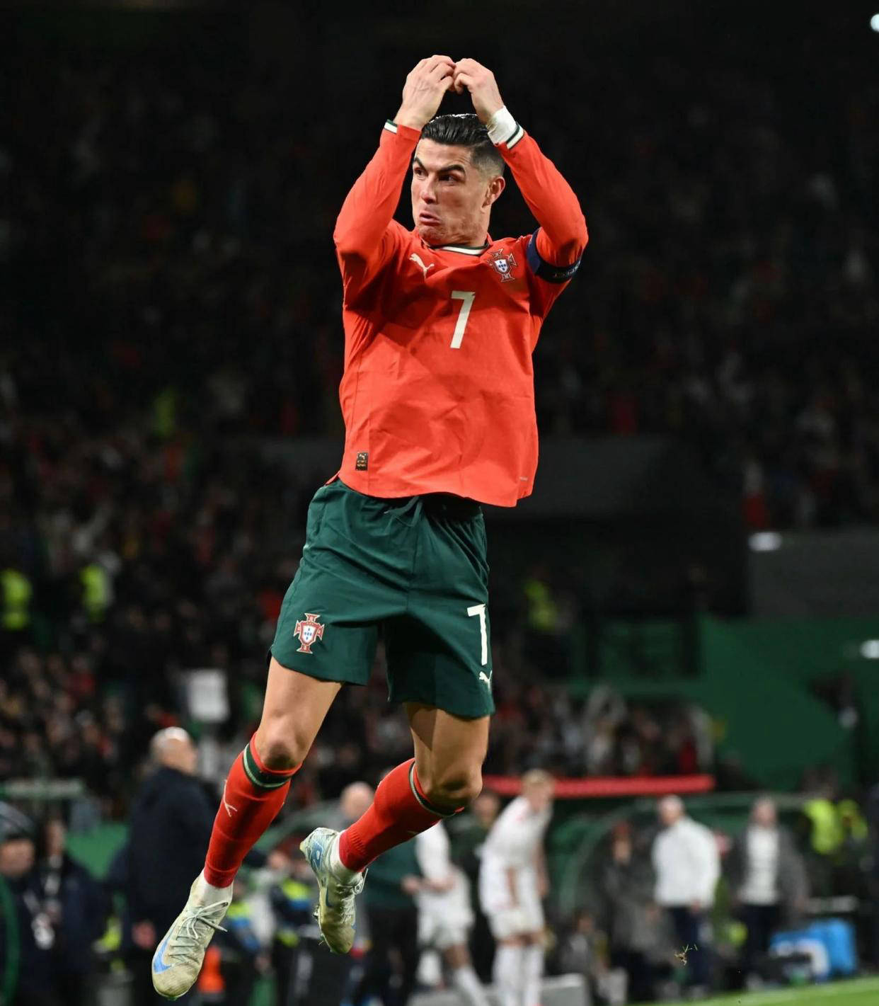 恭喜！韩国国脚宋旻揆&电竞主持人郭珉瑄。💍💚宋旻...（喜讯！韩国国脚宋旻揆与电竞主持人郭珉瑄官宣订婚💍💚）