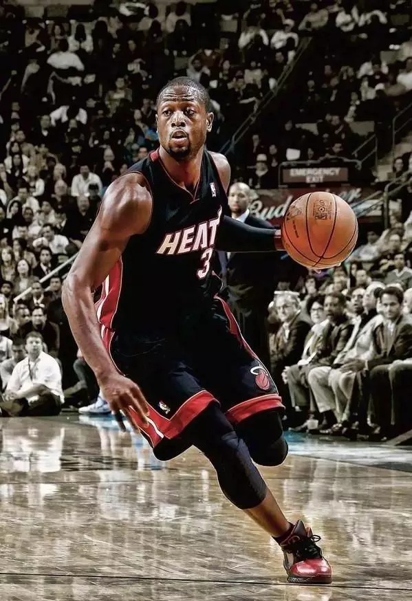 理查兹：英超最佳门将我会选阿利松，拉亚无疑正朝着最佳迈进（理查兹：英超第一门将我选阿利松，拉亚无疑正向巅峰迈进）