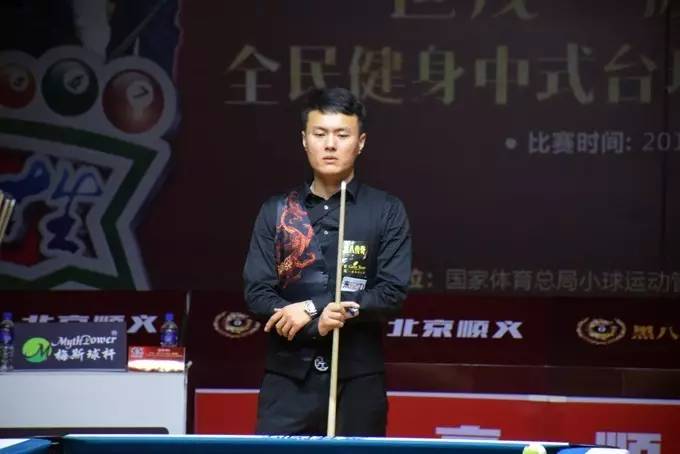 的锋线球员 的锋线球员